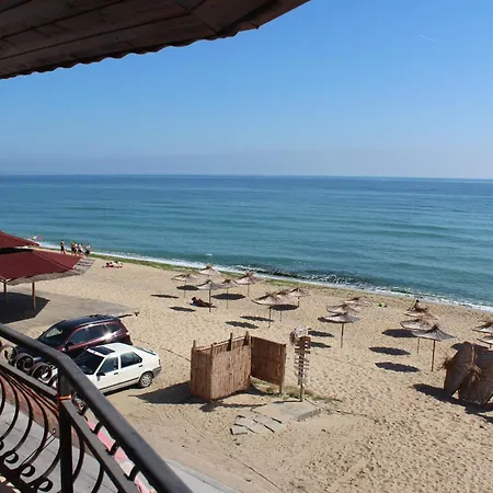 Family Pier מלון 3*