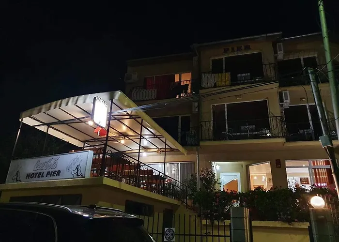 Family Pier מלון 3*