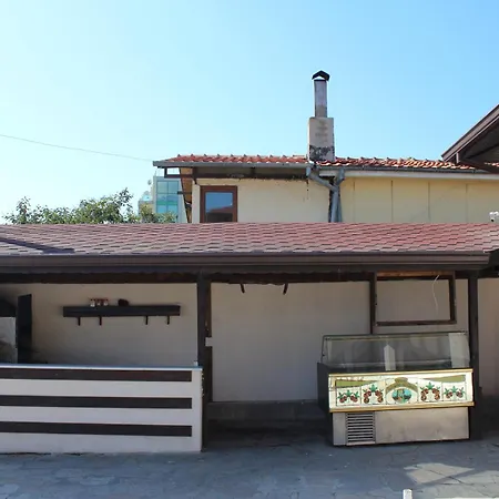 Family Pier מלון 3*