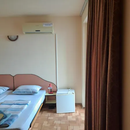 Family Hotel Piter 3*